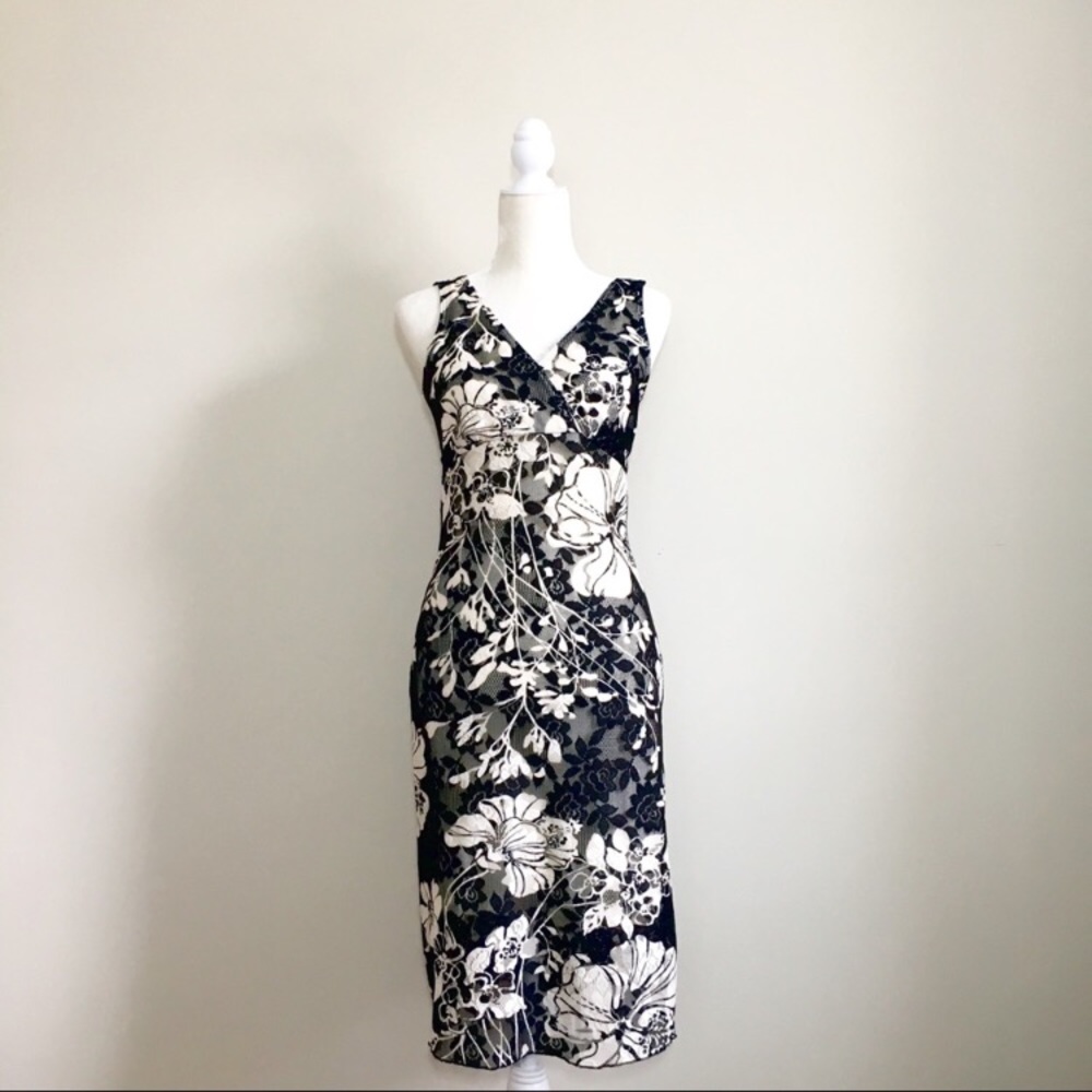 EUC My Michelle floral v-neck dress M